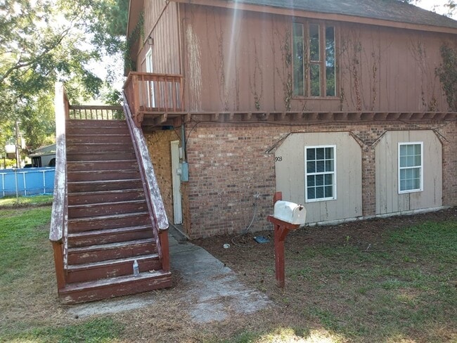 Building Photo - 903 W Walnut St