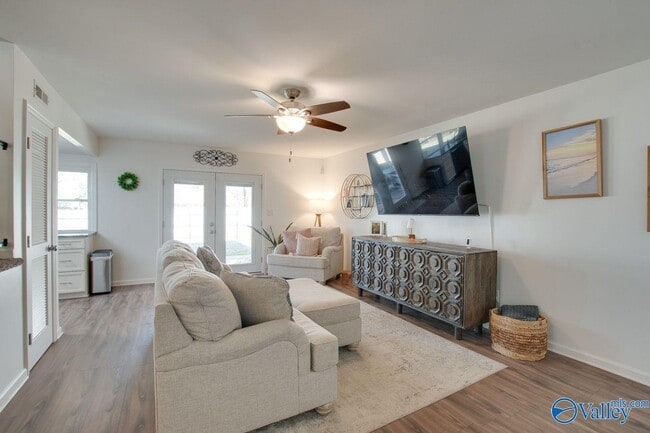 Building Photo - 2013 Wrenwood Dr SE