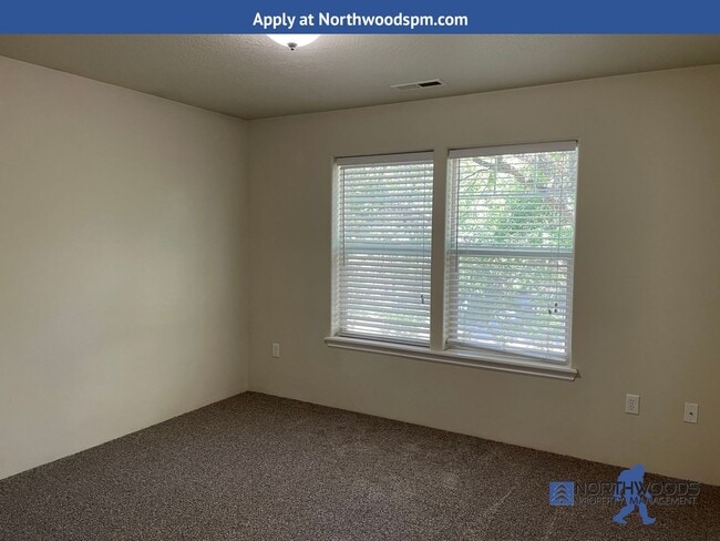 Building Photo - Beautiful 2 Story Home 3 Bdm/2.5 Bath in Q...