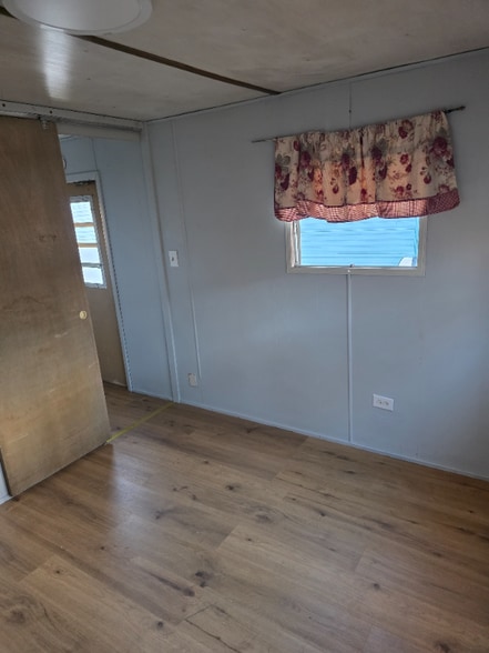 Building Photo - 10 8th Ave