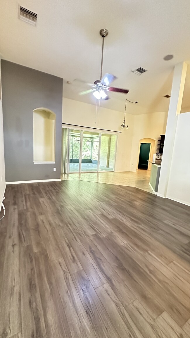 Building Photo - 2401 Nesslewood Dr