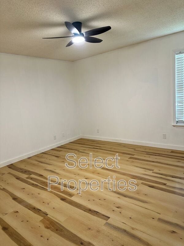 Building Photo - 220 Ada Dr