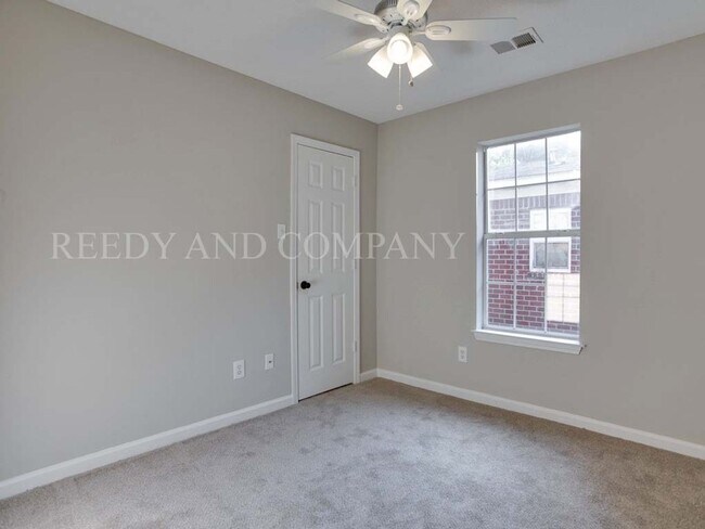 Building Photo - 7149 Charlton Way