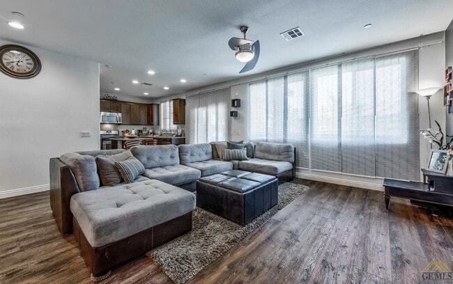 Building Photo - 5900 Warren Ridge Dr