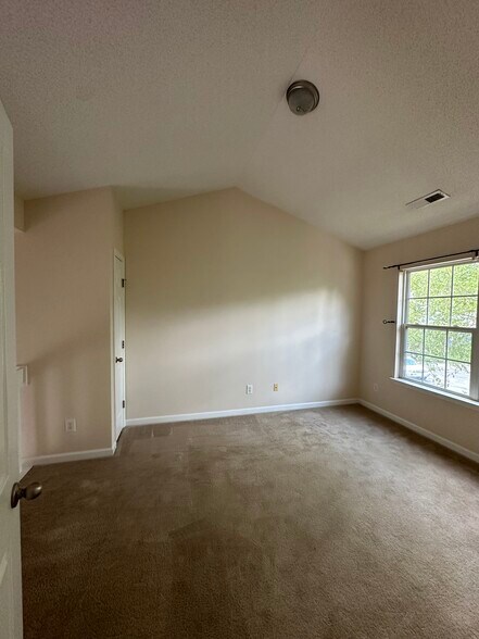 Building Photo - 124 Malamute Ln