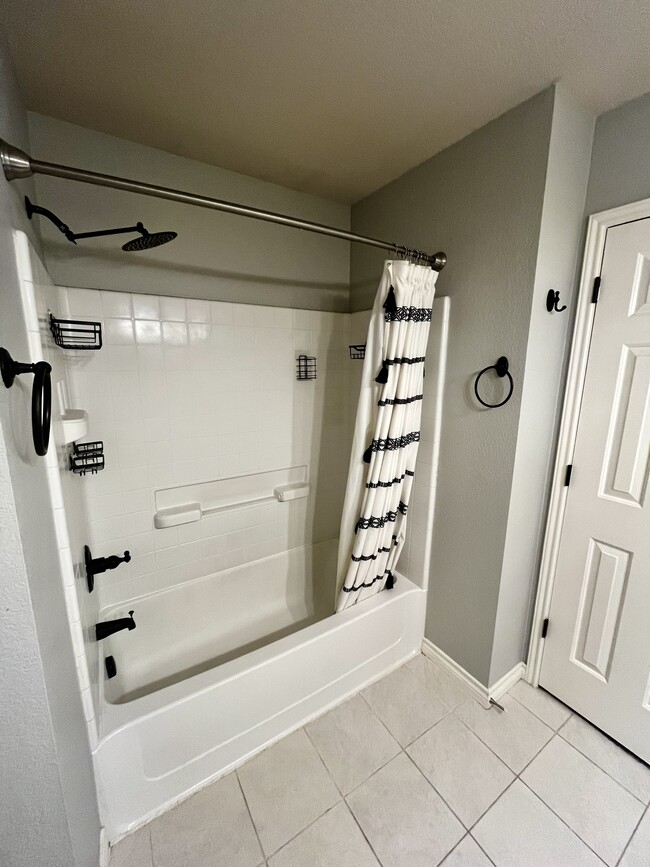 Building Photo - 1600 Knight Trail