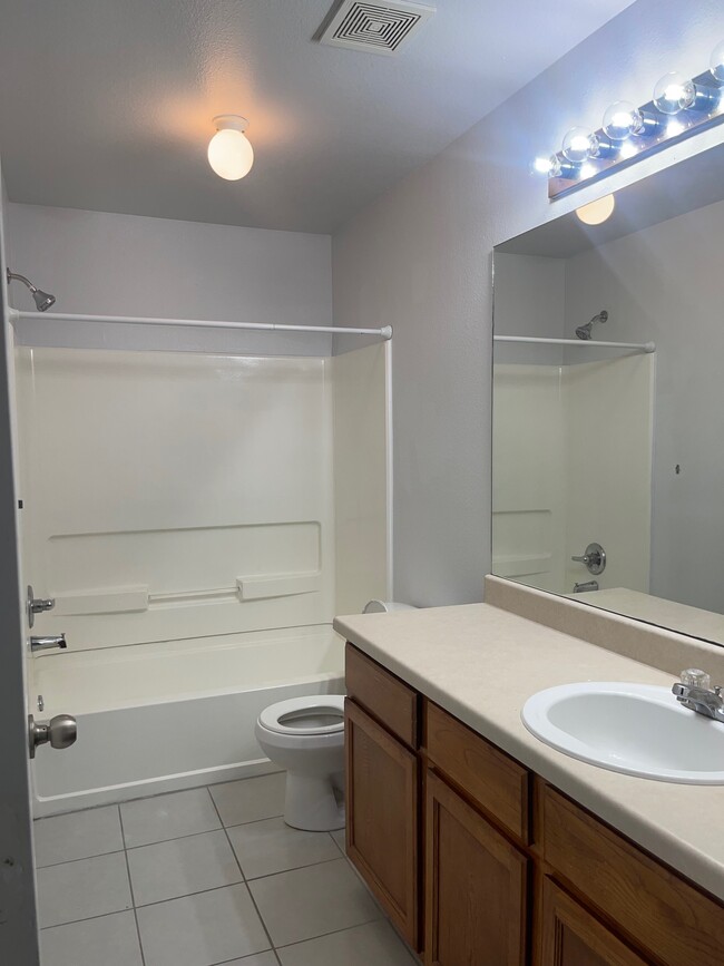 Building Photo - 10723 Mathom Landing