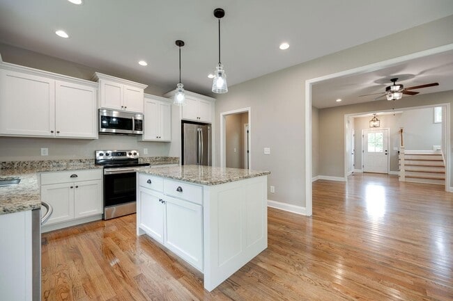 Building Photo - 1725 Oakvale Dr