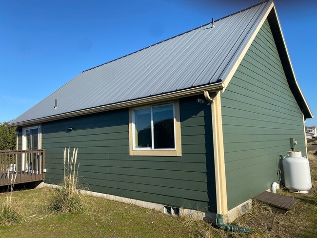 Building Photo - 451 Skylark St SW