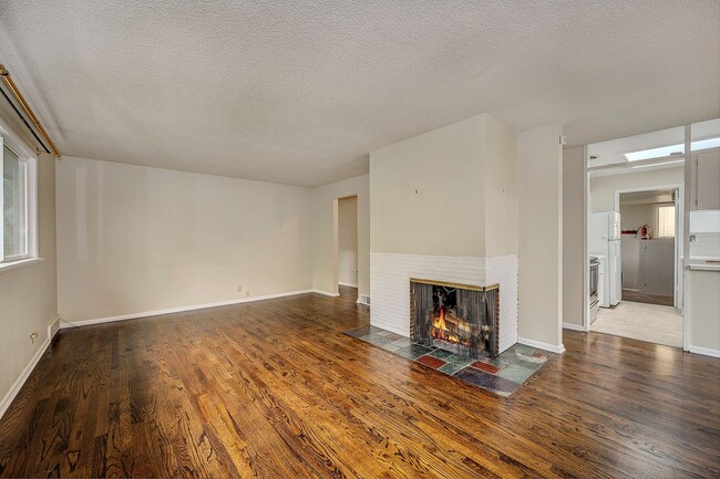 Building Photo - Maple Leaf Rambler