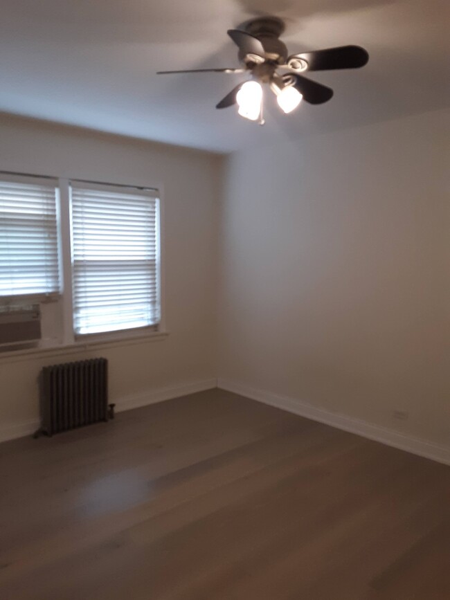 Building Photo - Spacious First Floor 1 Bed Available NOW i...