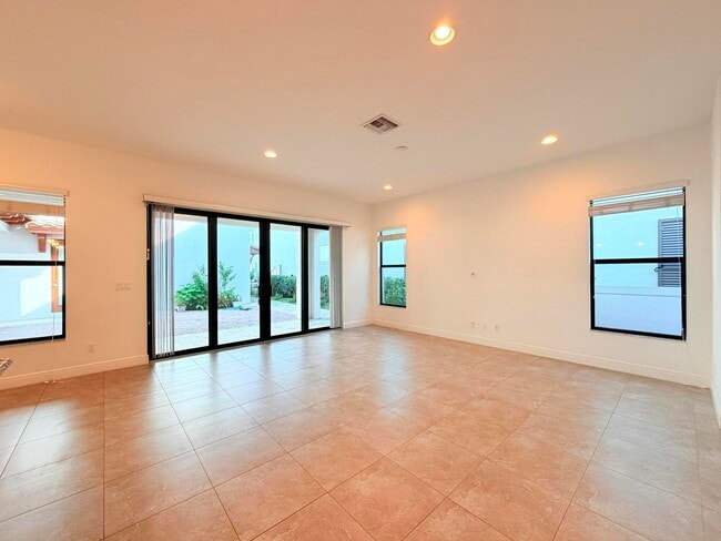 Building Photo - 2074 Dickens Terrace