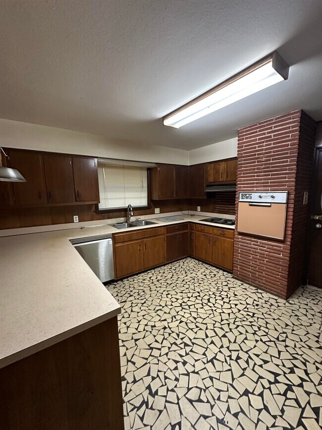 Building Photo - 244 S Grove Park Rd