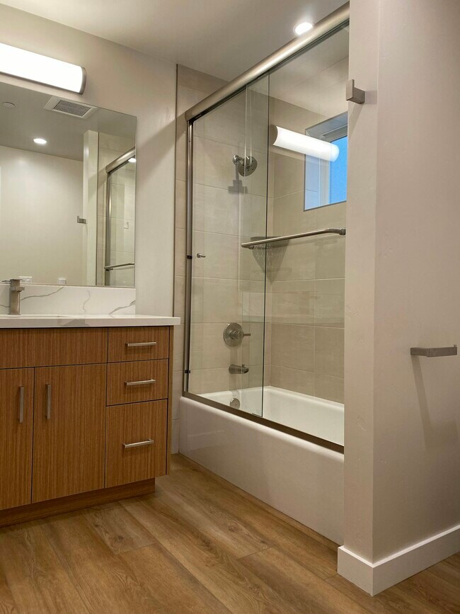 Building Photo - 691 Stoneridge Drive, Unit ADU