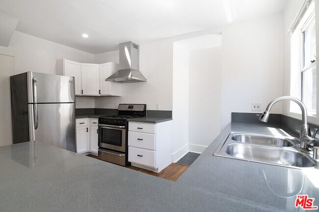 Building Photo - 1619 W 23rd St