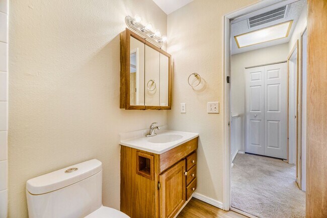 Building Photo - Enjoy the Private Pool and Outdoor Sauna at this 3/2 Home in a Quiet Neighborhood in Louisville