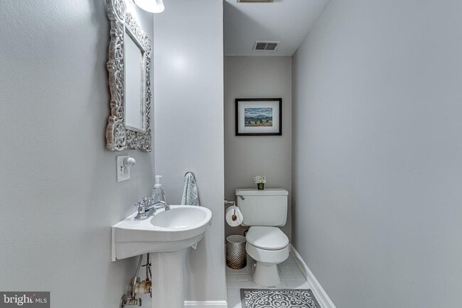 Building Photo - 912 Green St