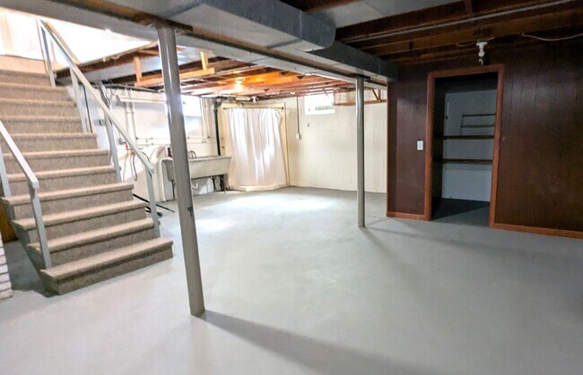 Building Photo - 755 Oakmere Pl