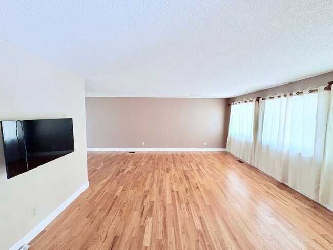 Building Photo - 101 Knight Cir