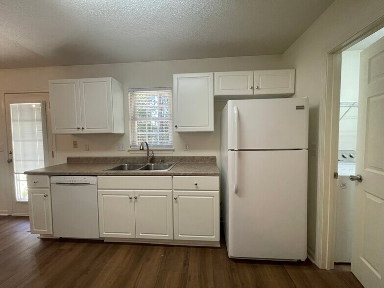 Building Photo - 1547 Cedar Rock Church Rd