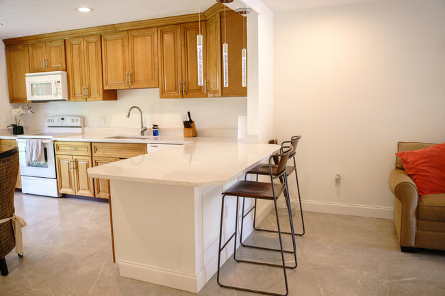 Building Photo - 1425 Riverside Cir
