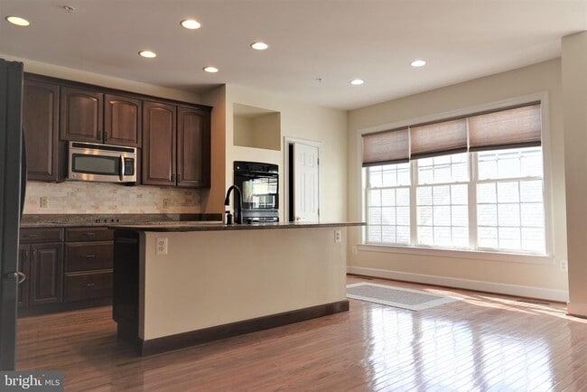Building Photo - 1112 Pleasant Dr