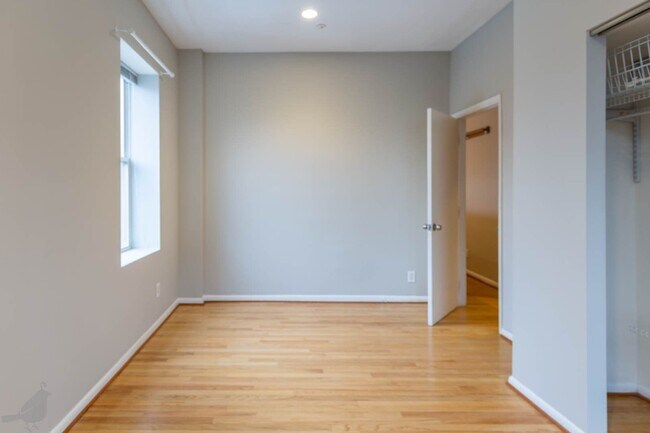 Building Photo - Spacious Two Bedroom Off 14th St. Corridor!