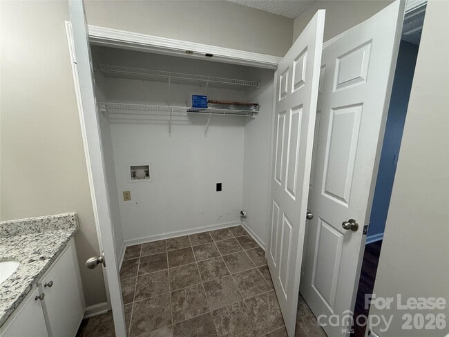 Building Photo - 142 Green Dragon Ct