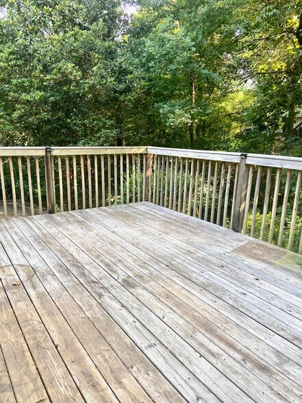 Building Photo - 3414 N River Rd