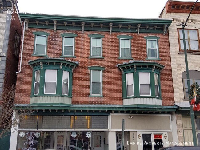 Primary Photo - 624 Main St
