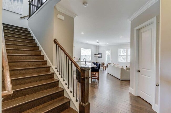 Building Photo - 1450 Edgebrook Ct NE