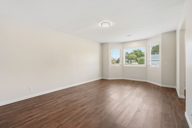 Building Photo - Spacious and Well Maintained 3 Bedroom Home in Orange