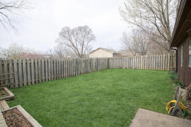 Building Photo - 2011 Bridgewater Dr