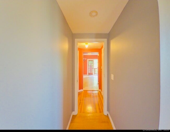 Building Photo - 421 Wethersfield Ave