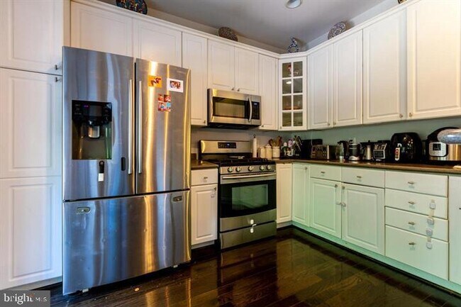 Building Photo - 2519 Gadsby Pl
