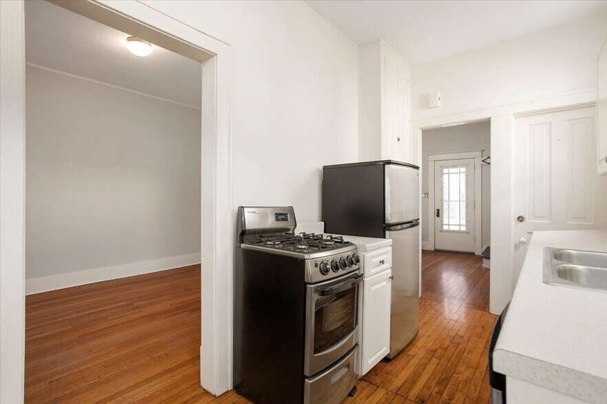 Building Photo - 246 Prospect Ave NE