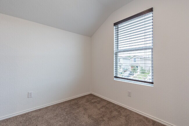 Building Photo - 7125 Elm Cv