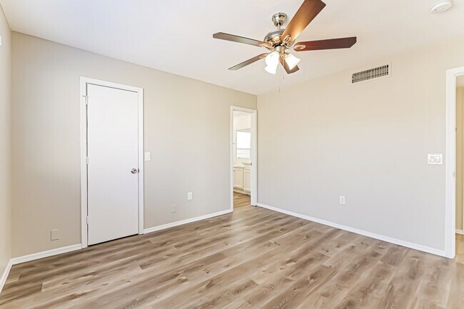 Building Photo - 3410 W Frankfurt Dr