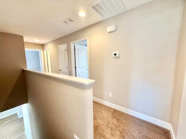 Building Photo - 100 Songberry St