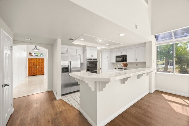 Building Photo - Beautiful Updated Corner Lot 3 Bed 3 Bath ...