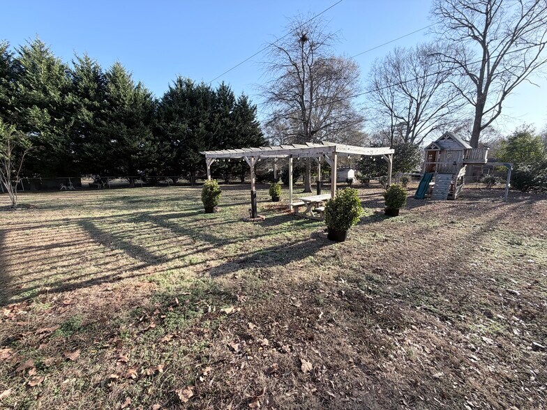 Building Photo - 217 Ridgecrest Way