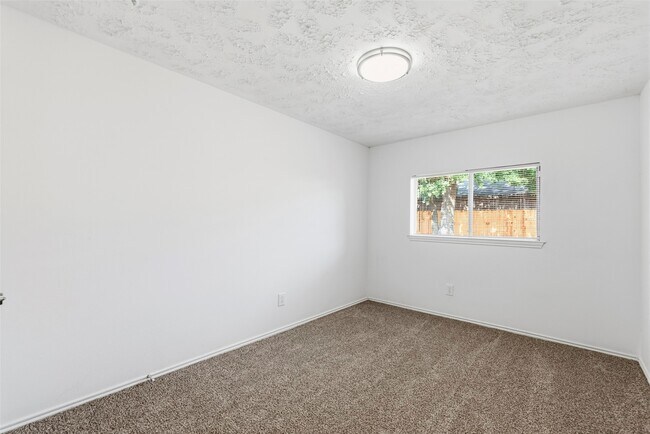 Building Photo - 16826 Carbridge Dr