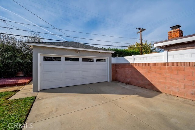 Building Photo - 5049 Adenmoor Ave