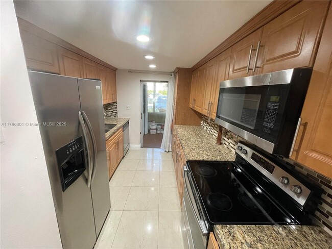 Building Photo - 2700 Riverside Dr