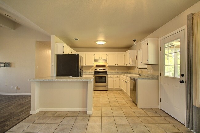 Building Photo - 117 Dover Dr