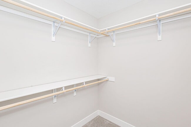 Building Photo - 4919 Kenora Dr