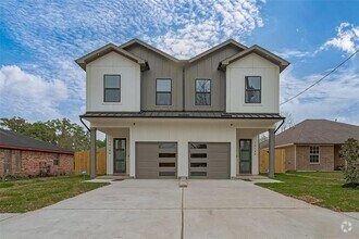 Building Photo - 7918 Parnell St