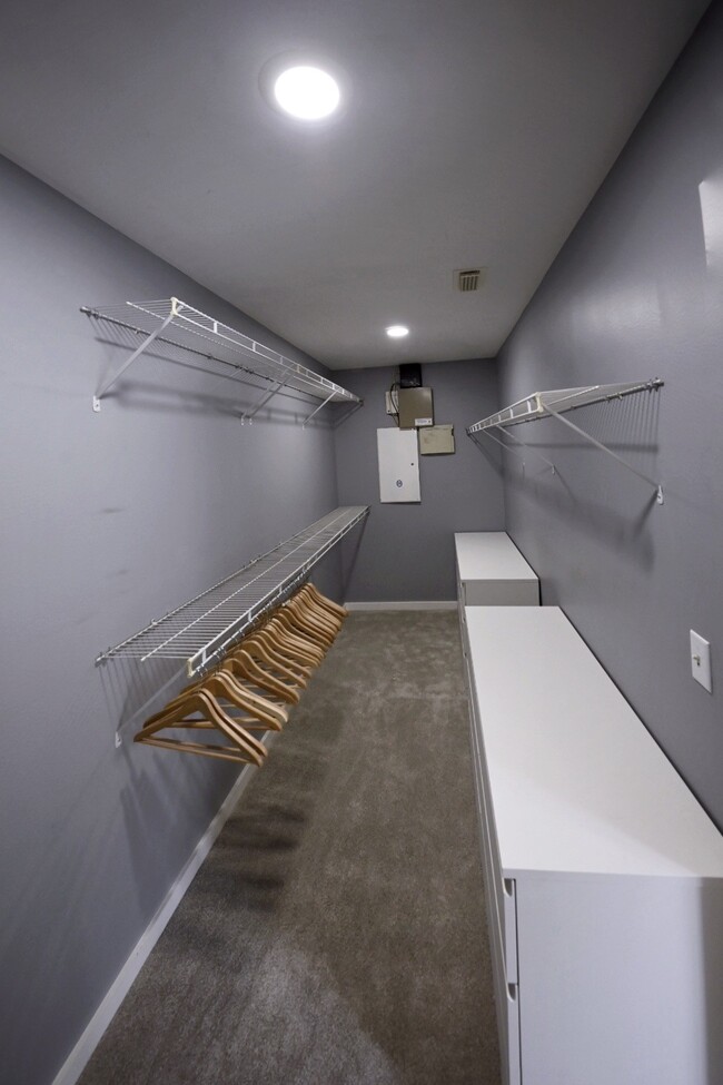 Building Photo - 702 Ruthven St