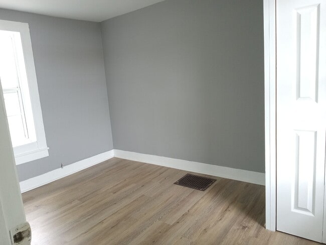 Building Photo - 718-720 E Grape St.