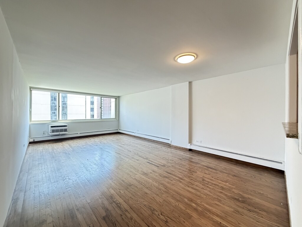 Building Photo - 1442 N Dearborn St